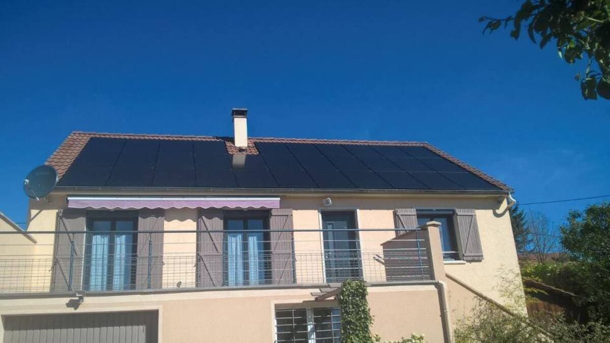 Visuel de démonstration d’un chantier photovoltaïque en Haute-Saône · à remplacer par une réalisation Vesoul Solaire autorisée.